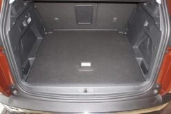 Peugeot 3008 II SUV/5 Vm. 11/2016- Säädettävä Tavaratilanpohja Yläasennossa -Tammer-Suoja Kauppa 193573 4 748e215e