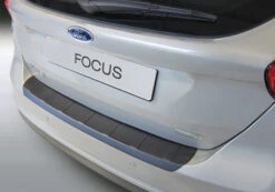 Takapuskurin Kolhusuoja Ford Focus 5ov. HB Vm. 08.2014-