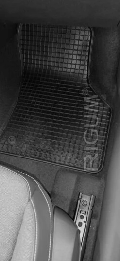 Kumimattosarja Seat Leon (KL1) Vm. 11.2019- / Seat Leon Sportstourer (KL8) Vm. 03.2020- -Tammer-Suoja Kauppa seat leon 2020 kumi matot kura matto tampere 3 71553036