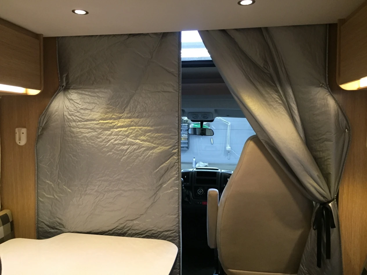 Tammers Matkailuauton Väliverho 2 Tammers Matkailuauton Väliverho - Image 2