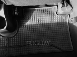 Merkkikohtainen Kumimattosarja Toyota Yaris / Yaris Hybrid Vm. 2012-2020 -Tammer-Suoja Kauppa toyota yaris hybrid 2018 2019 kumi matto sarja tampere 77a008af